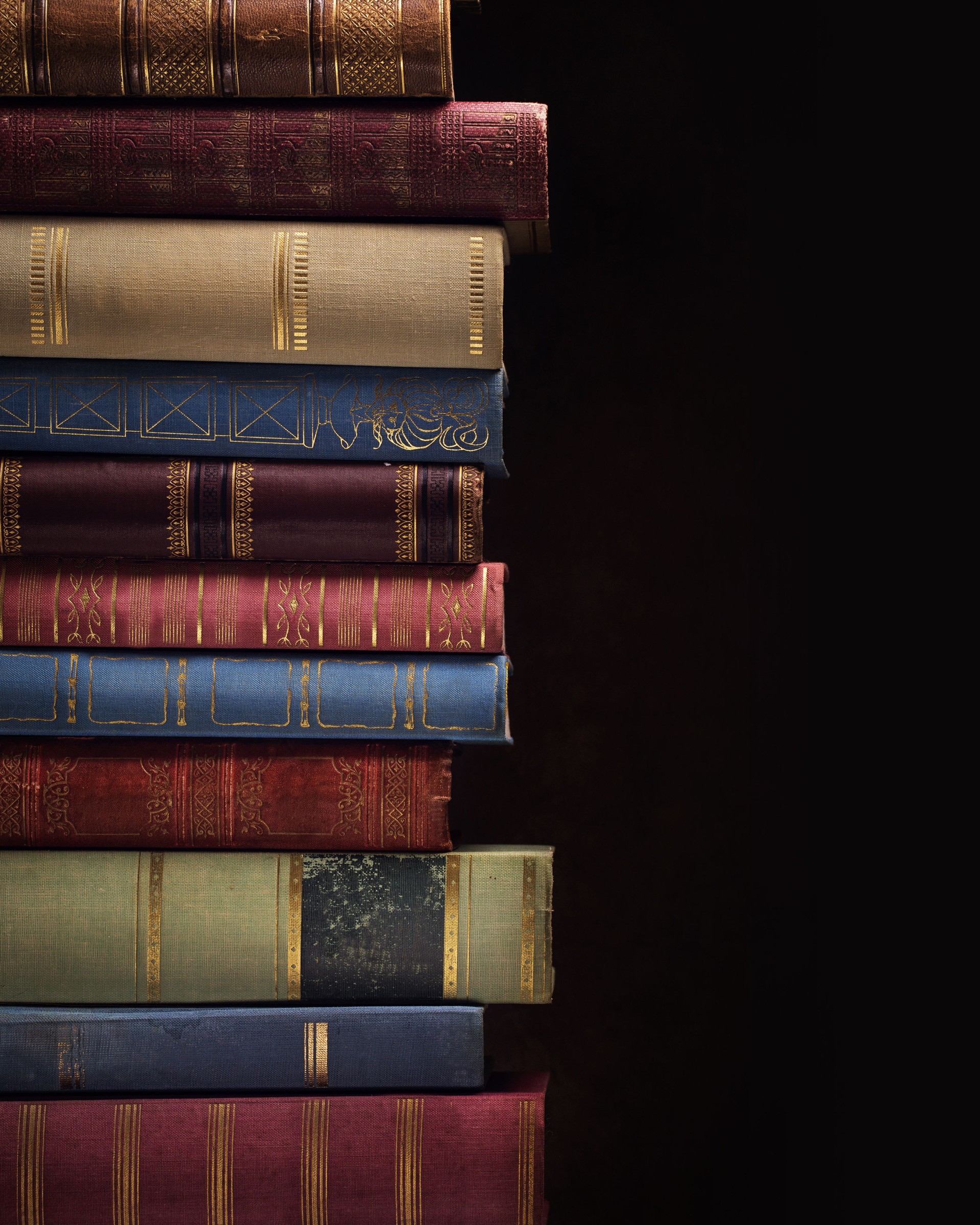 Pilha de livros antigos